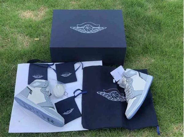 2021 new authentic 1 high og outdoor shoes men women 1s wolf grey sail pn dust white with original box bag cn8607-002
2021 new authentic 1 high og outdoor shoes men women 1s wolf grey sail pn dust white with original box bag cn8607-002