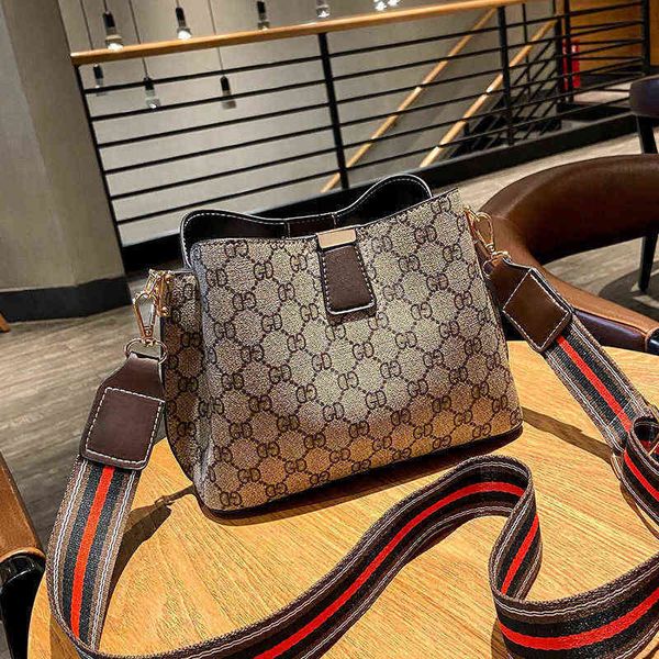 70% off factory online clearance fashionable single shoulder messenger small women's 2022 new internet red broadband bucket bag versati
70% off factory online clearance fashionable single shoulder messenger small women's 2022 new internet red broadband bucket bag versati