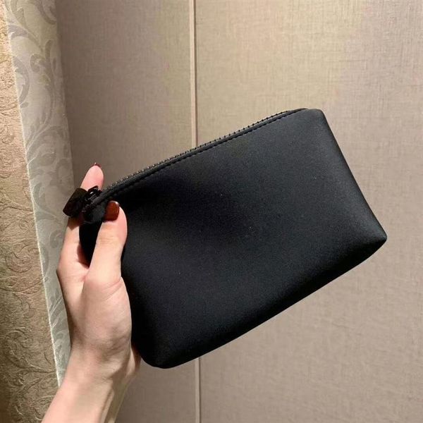 latest vip gift good hand feeling with logo makeup bag lipstick clutch holder travel toiletry fashion storage bags with box2917
latest vip gift good hand feeling with logo makeup bag lipstick clutch holder travel toiletry fashion storage bags with box2917
