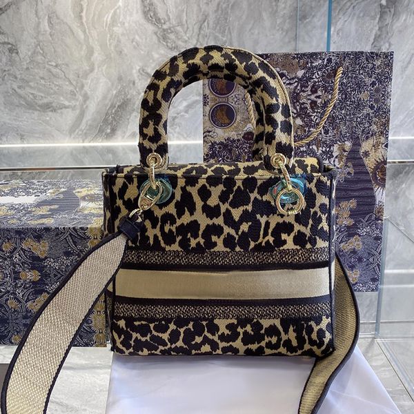 2022 embroidery ladies bags r luxury handbags color shoulder bag cross body women totes crossbody clutch fashion handbag chain canvas letter
2022 embroidery ladies bags r luxury handbags color shoulder bag cross body women totes crossbody clutch fashion handbag chain canvas letter