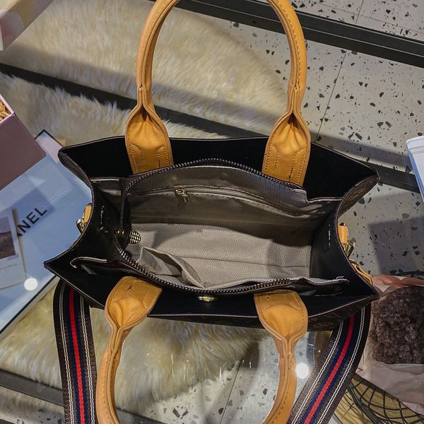 accessories exclusive designer purse handbags shoulder totes bag crossbody for mens womens luxury large tote bag, Silver
accessories exclusive designer purse handbags shoulder totes bag crossbody for mens womens luxury large tote bag, Silver