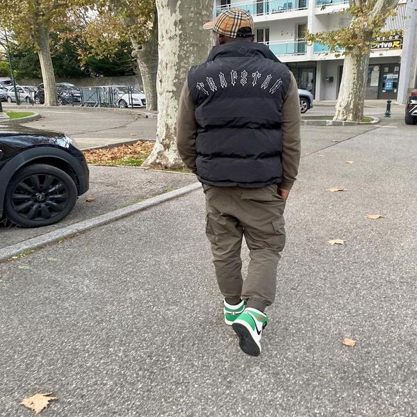 2022 new trapstar london jacket coats men light luxury down jacket designer warm plus velvet embroidered letters windproof, Black
2022 new trapstar london jacket coats men light luxury down jacket designer warm plus velvet embroidered letters windproof, Black