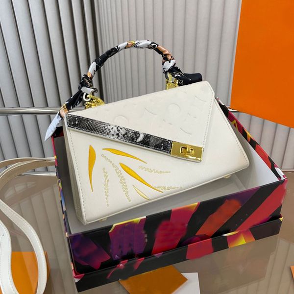 embossing crossbody bag flap shoulder bag women handbag purse twist hasp hardware genuine leather fashion letters detachable belt strap lady
embossing crossbody bag flap shoulder bag women handbag purse twist hasp hardware genuine leather fashion letters detachable belt strap lady
