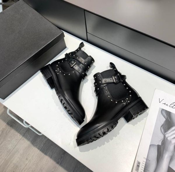 women's medium boots luxury fashion leather autumn winter chain side zipper flat heel high tube and calf thick heel designer knight mar, Black
women's medium boots luxury fashion leather autumn winter chain side zipper flat heel high tube and calf thick heel designer knight mar, Black