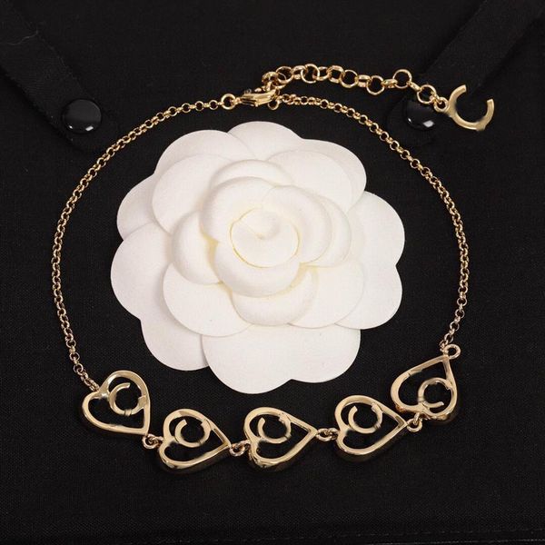 2022 charm pendant necklace hollow style with 5pcs heart shape design for women wedding jewelry gift have box stamp ps251a, Golden
2022 charm pendant necklace hollow style with 5pcs heart shape design for women wedding jewelry gift have box stamp ps251a, Golden