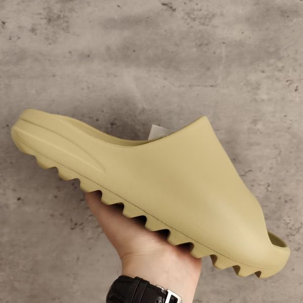 2022 slide slippers onyx ochre earth brown desert sand bone core enflame orange resin men women soot pure flat beach sandals size 36-47, Black
2022 slide slippers onyx ochre earth brown desert sand bone core enflame orange resin men women soot pure flat beach sandals size 36-47, Black