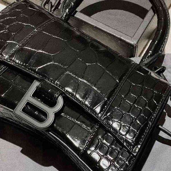 high level designer bag baleciga's leather hourglass bag new summer crocodile pattern portable women's high-grade single shoulder
high level designer bag baleciga's leather hourglass bag new summer crocodile pattern portable women's high-grade single shoulder