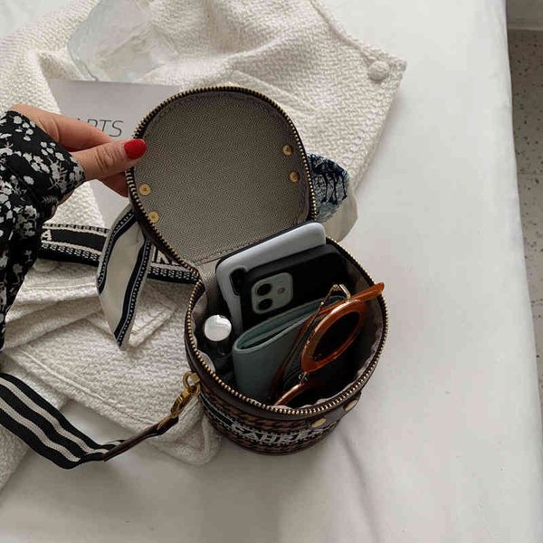 louiseity 1 viutonity minority off 74% sense new single hand versatile leisure s designer bucket fashion high messenger bag shoulder wo xack
louiseity 1 viutonity minority off 74% sense new single hand versatile leisure s designer bucket fashion high messenger bag shoulder wo xack