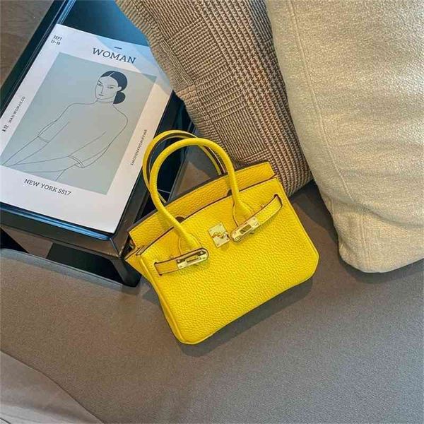 bags evening head women designer herme litchi pattern leather women's lemon yellow mini one shoulder messenger bag
bags evening head women designer herme litchi pattern leather women's lemon yellow mini one shoulder messenger bag