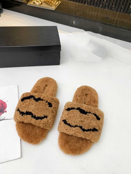 2022 women winter slipper woolen sheepskin classic letters, Black