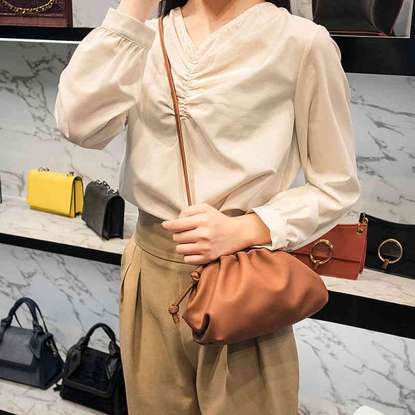 bags classic evening leather designer venetassss bottegasssss cloud wrinkled hand messenger ashigo same cowhide women's bag
bags classic evening leather designer venetassss bottegasssss cloud wrinkled hand messenger ashigo same cowhide women's bag