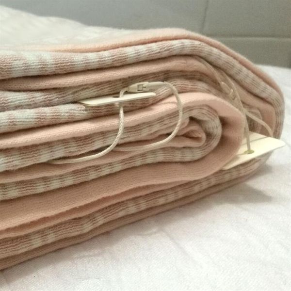 new autumn fashion letter style brand kids newborn baby boy blankets knitted cotton girl swaddle blanket2805
new autumn fashion letter style brand kids newborn baby boy blankets knitted cotton girl swaddle blanket2805