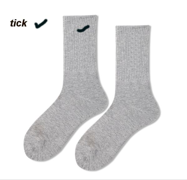 fashion men's classic socks card hook brand designer versatile sports sock men women luxury wear medium short sportsocks, Black;blue
fashion men's classic socks card hook brand designer versatile sports sock men women luxury wear medium short sportsocks, Black;blue