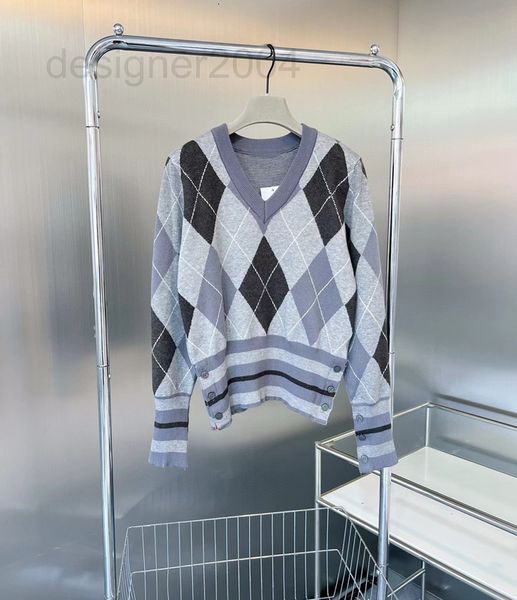 women's sweaters designer tb autumn new lingge sweater british college style sweet lady cashmere double jacquard contrast color knittin, White;black
women's sweaters designer tb autumn new lingge sweater british college style sweet lady cashmere double jacquard contrast color knittin, White;black