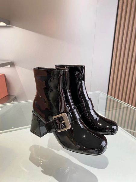 autumn and winter lazy ankle boots .5cm women's black and white paint leather high heels antique copper hardware decoration high-quali
autumn and winter lazy ankle boots .5cm women's black and white paint leather high heels antique copper hardware decoration high-quali