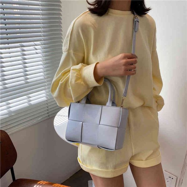 classic evening bags handbags netas bottegas summer designer woven fashion trend versatile one shoulder messenger women's portable summ
classic evening bags handbags netas bottegas summer designer woven fashion trend versatile one shoulder messenger women's portable summ