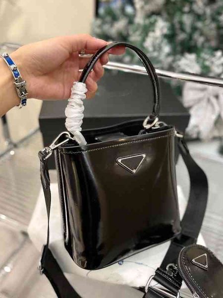 design luxury fashion bags mini bucket open bead paint bright face single handbag leisure
design luxury fashion bags mini bucket open bead paint bright face single handbag leisure