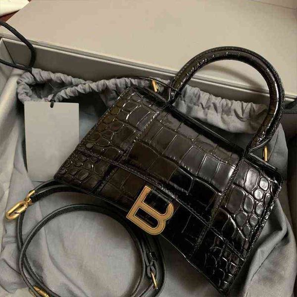 designer luxury for womens bags handbag b-shaped paris single shoulder messenger fashion balencigas shoulder oblique span wallet versatile t
designer luxury for womens bags handbag b-shaped paris single shoulder messenger fashion balencigas shoulder oblique span wallet versatile t