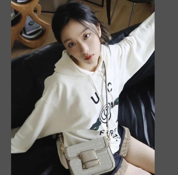 2022 new designer mens hoodie hoody fashion sports casual crewneck pullover slim coats man outerwear clothing coats jacket swearshirts girls, Black
2022 new designer mens hoodie hoody fashion sports casual crewneck pullover slim coats man outerwear clothing coats jacket swearshirts girls, Black