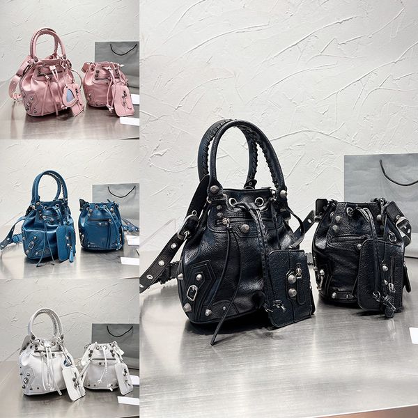 designer luxury womens bag handbag b-shaped paris single shoulder messenger fashion square gift shoulder oblique span versatile handheld bag
designer luxury womens bag handbag b-shaped paris single shoulder messenger fashion square gift shoulder oblique span versatile handheld bag