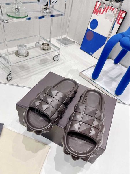 romanrubber sandals desginer men women slippers rivet ladies sandals summer beach calssic, Black
romanrubber sandals desginer men women slippers rivet ladies sandals summer beach calssic, Black