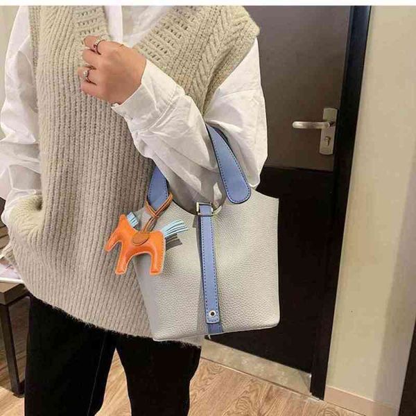 luxury evening bags genuine leather handbags kelllys womens classic premium brand totes aima high-quality korean version of the wild bucket
luxury evening bags genuine leather handbags kelllys womens classic premium brand totes aima high-quality korean version of the wild bucket