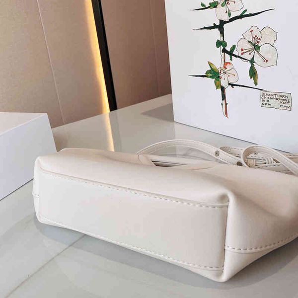 bags classic evening bottegasssss venetassss luxury handbags inverted triangle cloud leather clip candy color small portable single shoulder
bags classic evening bottegasssss venetassss luxury handbags inverted triangle cloud leather clip candy color small portable single shoulder