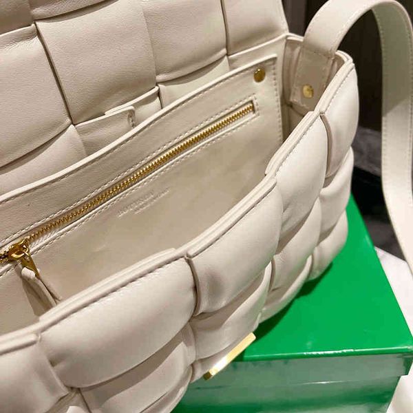 classic evening bags venetassss bottegasssss luxury hands cassette cowhide woven tofu single shoulder messenger bag leather pillow small squ
classic evening bags venetassss bottegasssss luxury hands cassette cowhide woven tofu single shoulder messenger bag leather pillow small squ