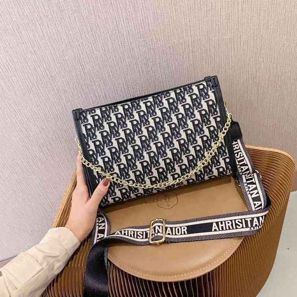 60% off online sale wholesale ins super fire new chain underarm women's bag trend one shoulder foreign style small square messenger bag
60% off online sale wholesale ins super fire new chain underarm women's bag trend one shoulder foreign style small square messenger bag