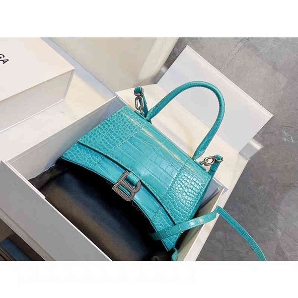 designer luxury for womens bags handbag b-shaped paris single shoulder messenger fashion balencigas shoulder oblique span wallet versatile t
designer luxury for womens bags handbag b-shaped paris single shoulder messenger fashion balencigas shoulder oblique span wallet versatile t