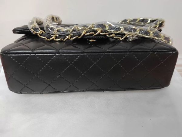 2022 small square bag fashion one shoulder cowhide lock buckle diagonal cross, Red;black
2022 small square bag fashion one shoulder cowhide lock buckle diagonal cross, Red;black