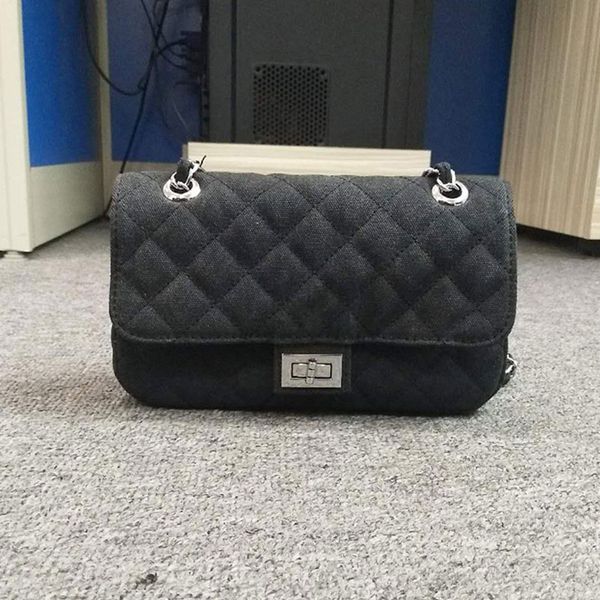 2022 shoulder bags fashion classic tide brand canvas box chain bag small and exquisite all-match mobile phone messenger bag 23cm
2022 shoulder bags fashion classic tide brand canvas box chain bag small and exquisite all-match mobile phone messenger bag 23cm