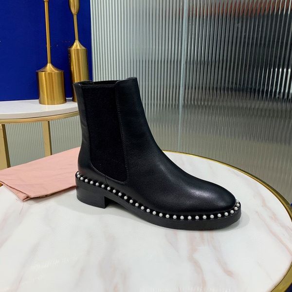 the latest lady genuine leather boots warm and comfortable winter shoes flat heel shoes stylish and versatile designer style, Black
the latest lady genuine leather boots warm and comfortable winter shoes flat heel shoes stylish and versatile designer style, Black