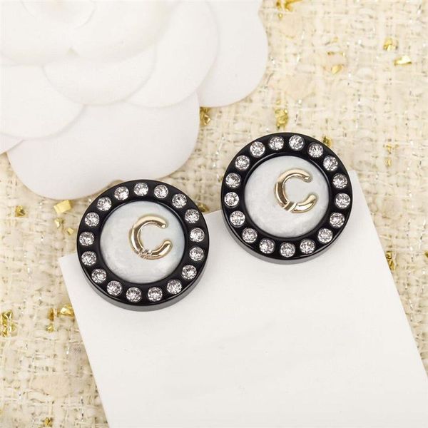 2022 luxury quality charm round shape stud earring with diamond and white shell for women wedding jewelry gift have box stamp ps46278y, Golden
2022 luxury quality charm round shape stud earring with diamond and white shell for women wedding jewelry gift have box stamp ps46278y, Golden