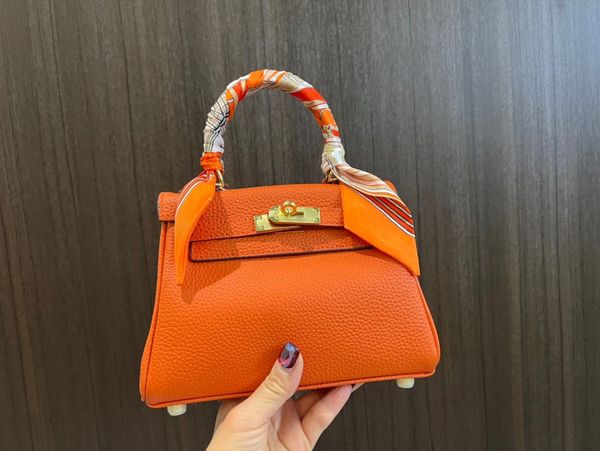 22ss classic new women handbag shoulder bag totes with silk scarf fashion bags outdoor messenger bags leather luxury designer purses envelop
22ss classic new women handbag shoulder bag totes with silk scarf fashion bags outdoor messenger bags leather luxury designer purses envelop