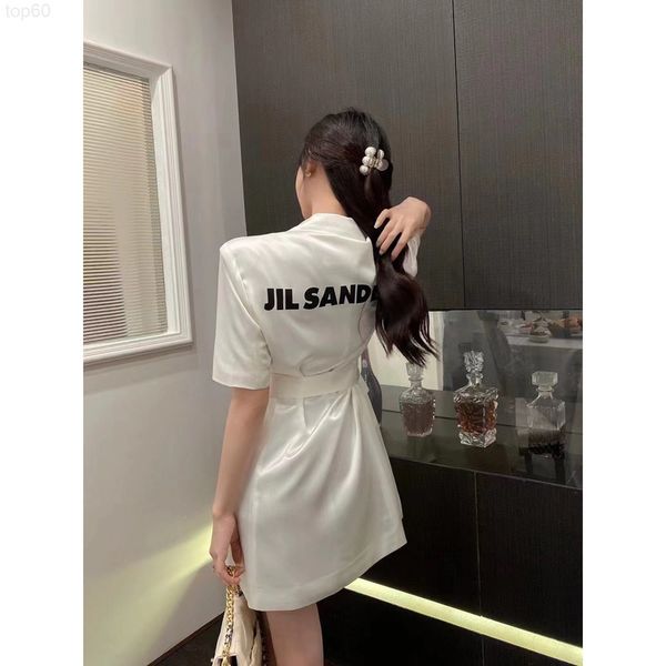 casual dresses designer chao brand 22 spring / summer new style suit collar dress women's waist is thin pure color short sleeve a-shape, Black;gray
casual dresses designer chao brand 22 spring / summer new style suit collar dress women's waist is thin pure color short sleeve a-shape, Black;gray