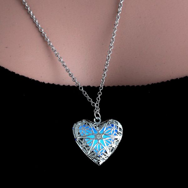 glow in the dark hollow heart glowing pendant necklace fluorescence stone necklace for women luminous jewelry gift, Silver
glow in the dark hollow heart glowing pendant necklace fluorescence stone necklace for women luminous jewelry gift, Silver