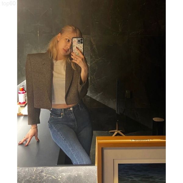 women's jackets designer 2022 early autumn new tweed short suit jacket with right angle shoulder design wide profile and coat brooch gs, Black;brown
women's jackets designer 2022 early autumn new tweed short suit jacket with right angle shoulder design wide profile and coat brooch gs, Black;brown