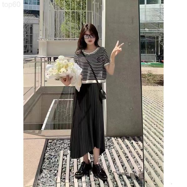 women's sweaters designer chao brand 22 spring summer new sweet design stripe short sleeve t-shirt women's round neck sweater, White;black
women's sweaters designer chao brand 22 spring summer new sweet design stripe short sleeve t-shirt women's round neck sweater, White;black