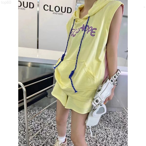 women's tracksuits designer fashion brand 22 spring / summer new niche design stitched letter hooded sleeveless vest t with straight sh, Gray
women's tracksuits designer fashion brand 22 spring / summer new niche design stitched letter hooded sleeveless vest t with straight sh, Gray