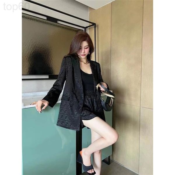 women's tracksuits designer chao brand 22 spring / summer new printed silhouette suit jacket with elastic waist and wide leg shorts e5a, Gray
women's tracksuits designer chao brand 22 spring / summer new printed silhouette suit jacket with elastic waist and wide leg shorts e5a, Gray