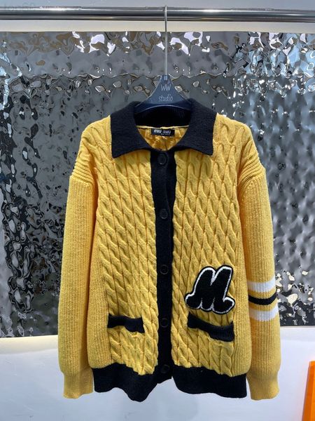 women's sweaters designer autumn and winter 2022 new soft waxy comfortable -shaped badge embroidery college style loose knit sweater c, White;black
women's sweaters designer autumn and winter 2022 new soft waxy comfortable -shaped badge embroidery college style loose knit sweater c, White;black
