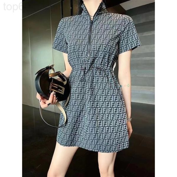 casual dresses designer chaopai 22 spring / summer new three-dimensional luminous dress with vertical collar zipper and reflective strips on, Black;gray
casual dresses designer chaopai 22 spring / summer new three-dimensional luminous dress with vertical collar zipper and reflective strips on, Black;gray