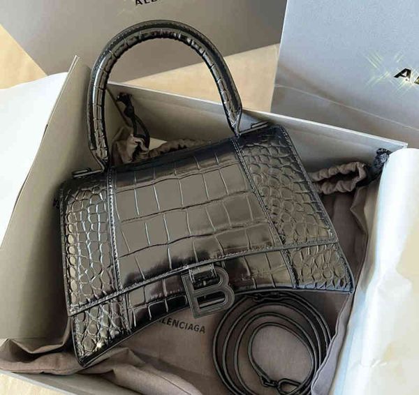 handbags fashion balencigas bags designer star's b-shaped messenger women's 2022 versatile b family crocodile hourglass
handbags fashion balencigas bags designer star's b-shaped messenger women's 2022 versatile b family crocodile hourglass