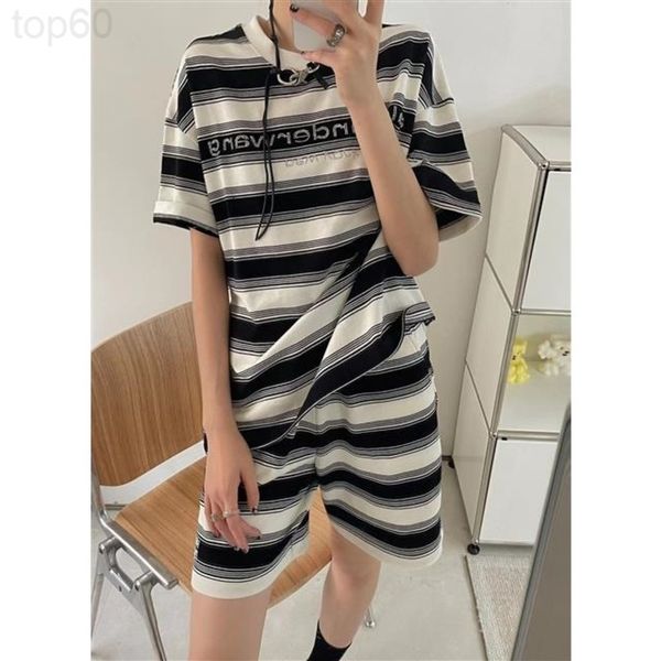 women's tracksuits designer chao brand 22 spring / summer new letter drill loose round neck with elastic ribbon shorts stripe suit z9nl, Gray
women's tracksuits designer chao brand 22 spring / summer new letter drill loose round neck with elastic ribbon shorts stripe suit z9nl, Gray
