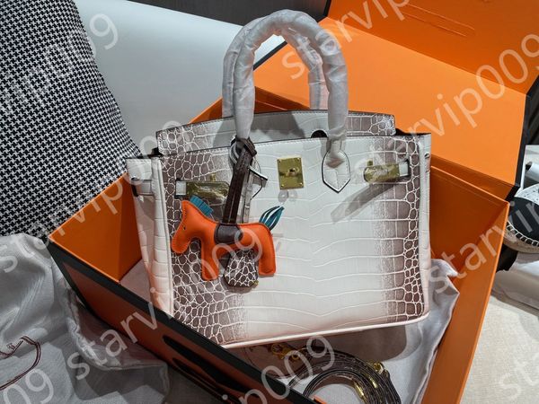 designers shoulder bag luxurious tote purse handbag message bags cluth classic genuine leather crossbody gift box scarf fashion lady luggage
designers shoulder bag luxurious tote purse handbag message bags cluth classic genuine leather crossbody gift box scarf fashion lady luggage