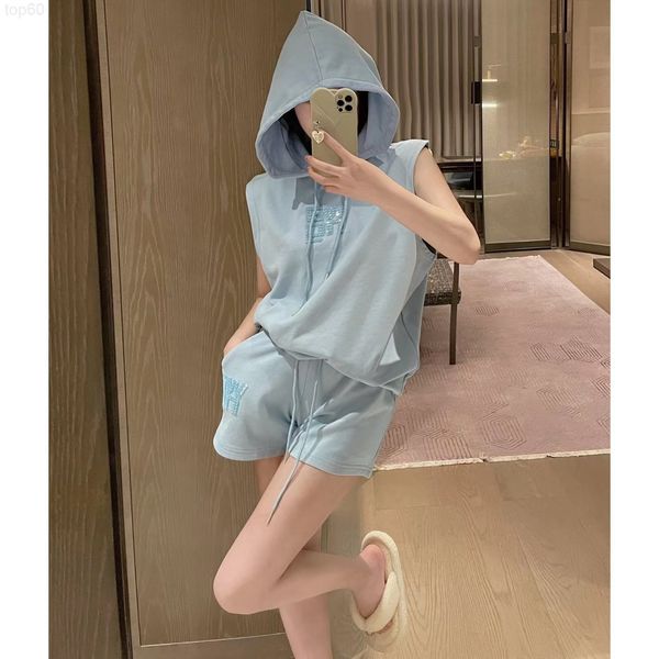 women's tracksuits designer chao brand 22 spring / summer new fashion aging toothbrush beaded breathable hooded sleeveless shorts casua, Gray
women's tracksuits designer chao brand 22 spring / summer new fashion aging toothbrush beaded breathable hooded sleeveless shorts casua, Gray