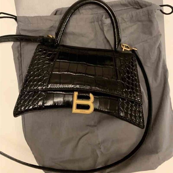 explosive handbags balencigas fashion bags trend crocodile hourglass high version 2022 leather hand carrying single diagonal home
explosive handbags balencigas fashion bags trend crocodile hourglass high version 2022 leather hand carrying single diagonal home