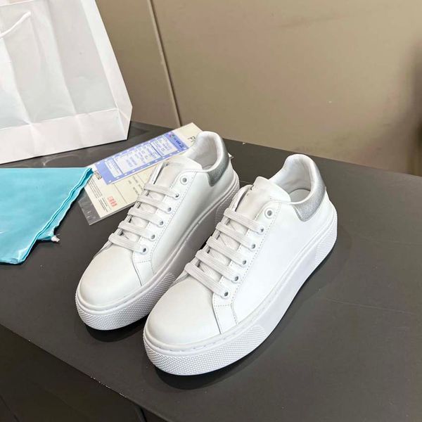 designer casual shoes sneaker trainers fashion sports shoe leather for woman, Black
designer casual shoes sneaker trainers fashion sports shoe leather for woman, Black