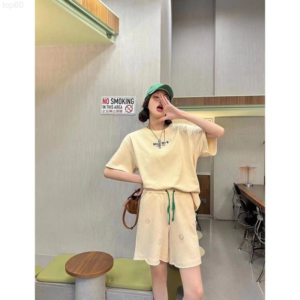 women's tracksuits designer chao brand 22 spring / summer new letter green love printed short sleeve t-shirt with smiling face drill sh, Gray
women's tracksuits designer chao brand 22 spring / summer new letter green love printed short sleeve t-shirt with smiling face drill sh, Gray